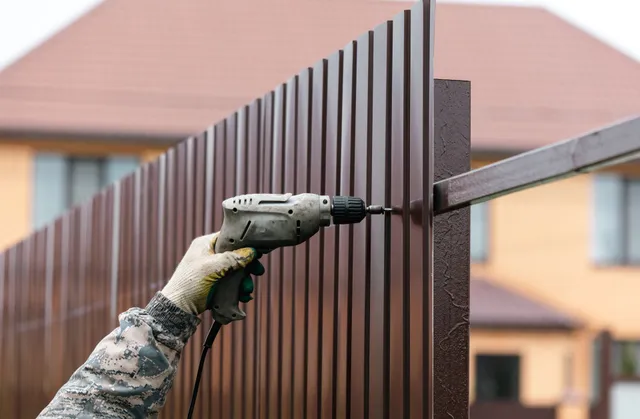 Fence Fabrication & Installation